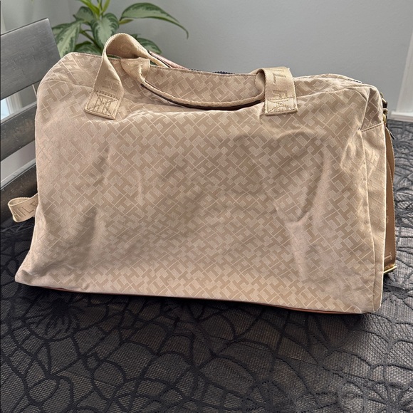 Tommy Hilfiger Beige and Red Duffel Bag - Picture 2 of 7